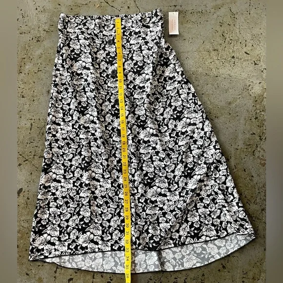 NWT Retrology Floral Black and White Midi Women's Skirt Size Medium - Picture 4 of 8